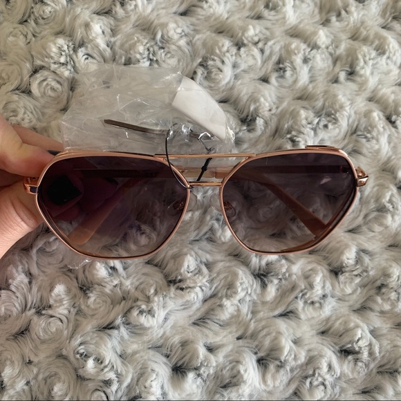 NWT Sunglasses - Picture 3 of 4